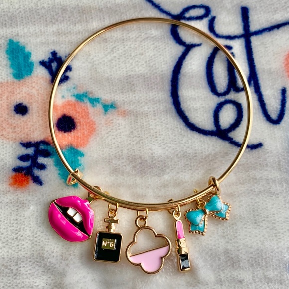 Jewelry - 💋 Women’s Beauty Charm Bracelet 💋